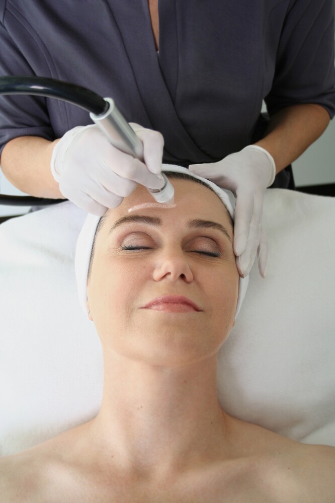 Mikrodermabrasion-Behandlung
